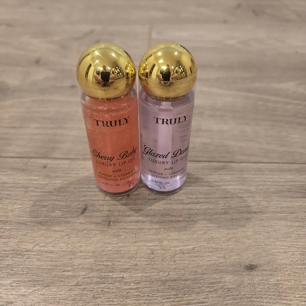 Truly Beauty Luxury Peptide Lip Oil Duo - Cherry Baby & Glazed Donut Sealed - Picture 1 of 16